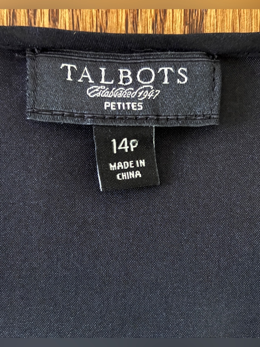 Talbot’s Black Ruffle-Front Scoop Neck Sleeveless Blouse ~ Size 14 Petite - Picture 4 of 4